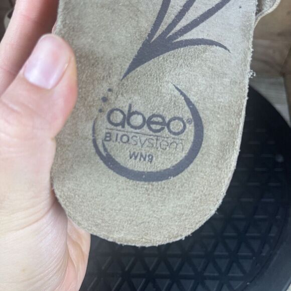 Abeo Womens Size 9 Uplift Platform Wedge Sandals Beige Open Toe Tasseled Comfort - Picture 10 of 10